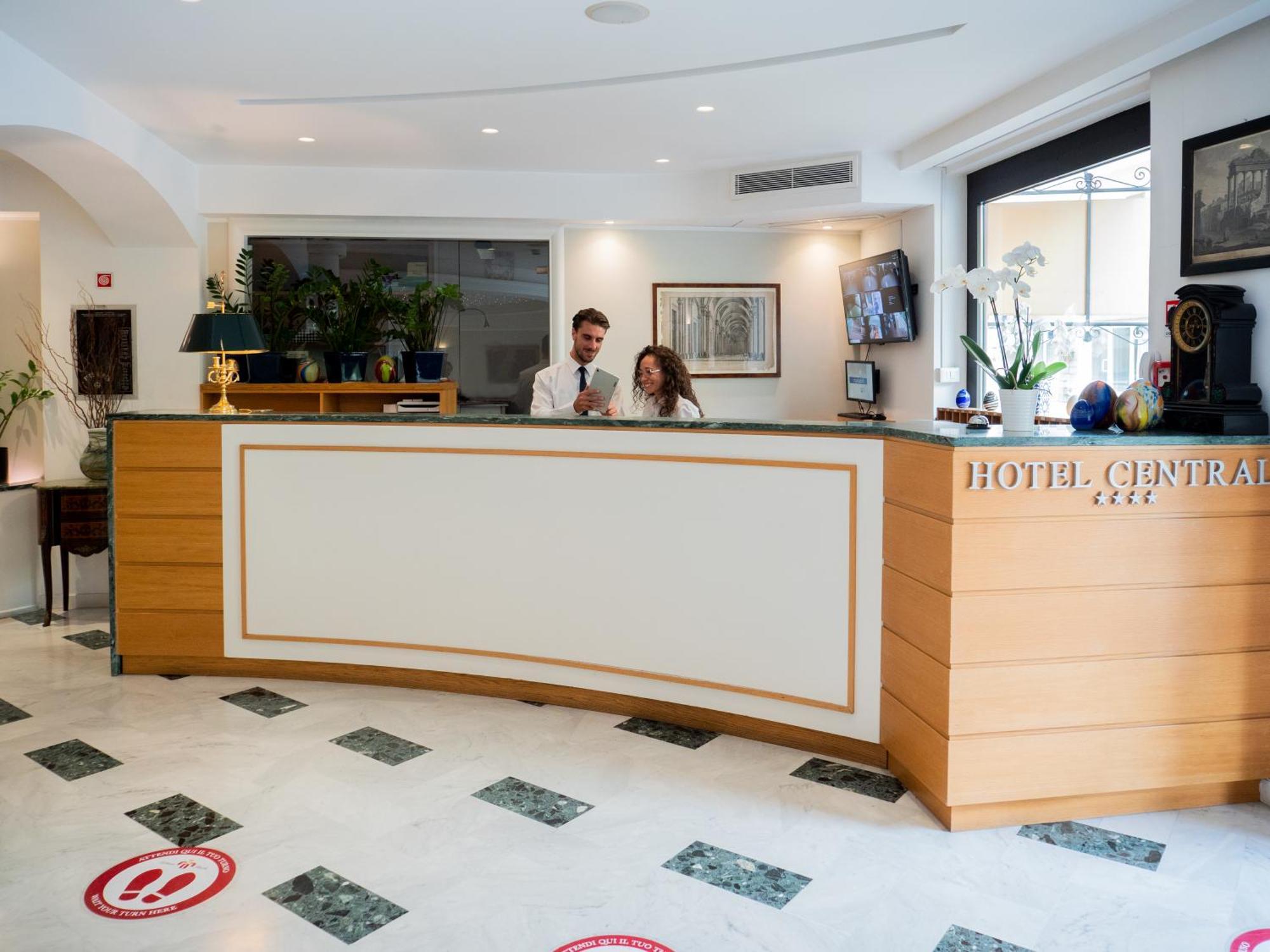 Hotel Central Wellness Sorrento Dış mekan fotoğraf